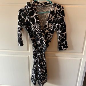 Diane vonfurstenberg black and white wrap dress